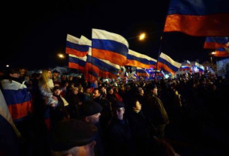 克里米亚公决庆祝晚会 满是俄国国旗