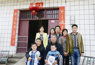 湖北夫妻找遍中国 被拐24年儿子终回家