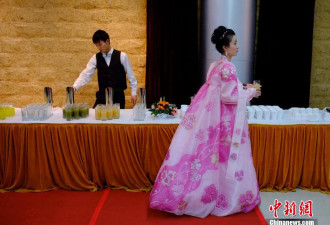 朝鲜女演员北京献唱 年轻俊俏才艺佳