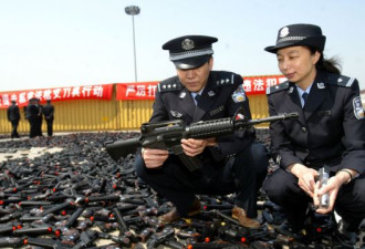 上海警察获准持枪执勤 民众反应不一