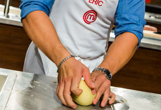 22岁的华裔小伙做了加拿大第一届“厨神”