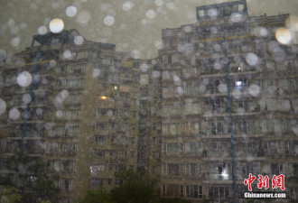 恐怖！广州遭强雷雨云袭击 白昼如夜