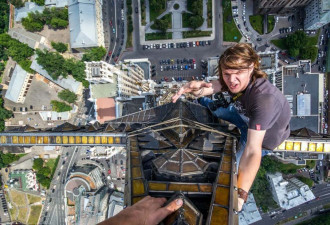 乌克兰天行者徒手攀爬高楼 挑战极限
