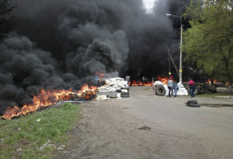 乌亲俄重镇爆发激烈战斗 俄军演示威