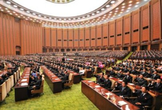 朝鲜最高人民会议 代表获赠外套内裤