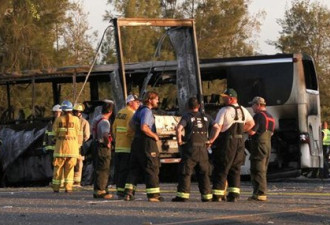 美高中生观光汽车与卡车相撞 9死32伤