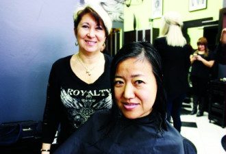 发型师免费剪发 助新移民妇女扮靓求职