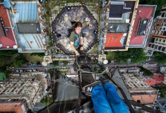乌克兰天行者徒手攀爬高楼 挑战极限