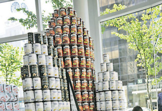 罐头雕塑比赛：6.5万枚罐头摆各种造型
