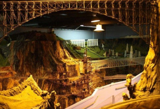 美国人建世界最大铁路模型 叹为观止