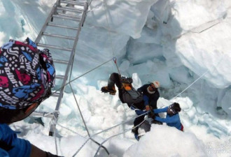 珠峰攀登史上最严重事故现场 15人死