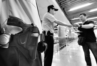 警方首次在天安门5个地铁站持枪巡逻