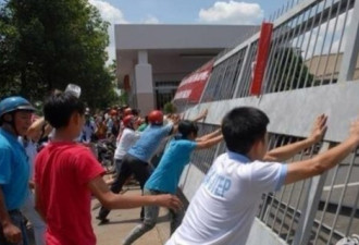 越南反华示威升级为暴乱 台商厂房被砸