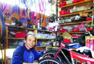中国移民骑车多 华裔单车修理店应运生