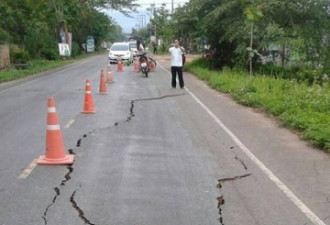 阿弥陀佛！泰国地震大佛断头 道路开裂