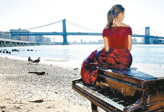 布鲁克林桥底现神秘钢琴 成拍照胜地