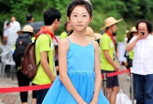 韩14岁女星戛纳受瞩目 修长美腿超吸睛