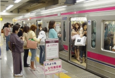 用生命抢座位 日本女性专用车厢太恐怖