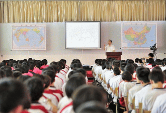 温家宝在河北兴隆县一中学作地理讲座