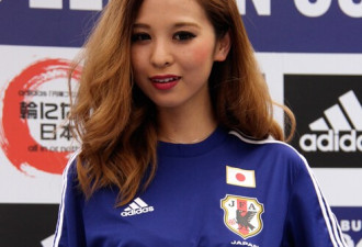 日本评出最佳女球迷着装 蓝武士战袍
