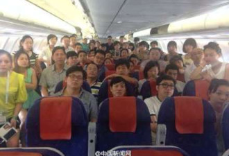 70内地游客不满飞机晚点赔偿滞留香港