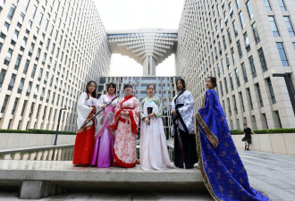 北京6位女大学生穿汉服穿越拍毕业照