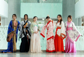 北京6位女大学生穿汉服穿越拍毕业照