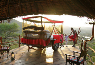 肯尼亚荒野露天旅馆 可与野兽星光共眠