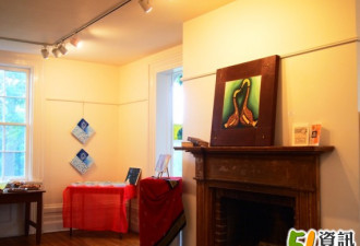 透过她的眼睛：两位移民女性的艺术展