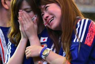 众日本萌妹助阵 球队落败后掩面痛哭