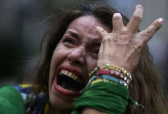 巴西被虐：没这么惨过 看台眼泪横飞
