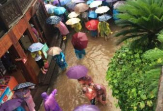 凤凰古城被淹：12万人受灾 城内全停电