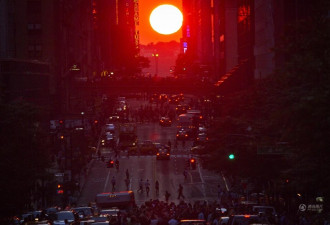 纽约再现“曼哈顿悬日” 引众人围观