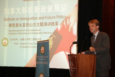亞歷山大透露，投資移民創投基金試驗計畫會在今年底前小規模開辦。（記者張耀仁／攝影） 