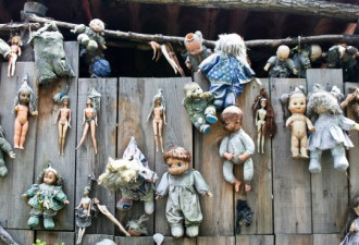 墨西哥艺术家花50年建诡异惊悚娃娃岛