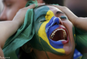 巴西球迷众生相：呼天抢地 泪流满面
