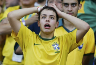 巴西球迷众生相：呼天抢地 泪流满面