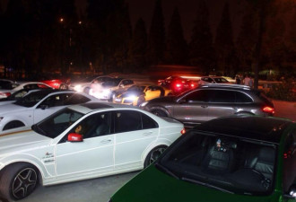 宁波：30多辆超级跑车狂飙遭交警围堵