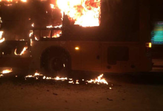 广州一公交突然爆炸起火 已致多人受伤
