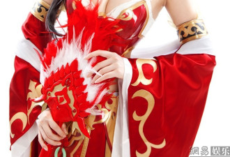 北舞校花拍照 却被女摄影现场脱衣抢镜
