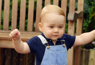 王室公布乔治王子周岁生日照 萌态可掬