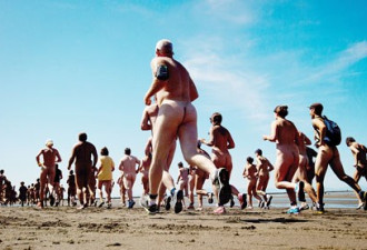 温哥华著名裸体海滩裸跑 华人空前之多