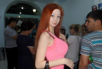 16岁乌克兰真人芭比遭偷瞄 自称纯天然