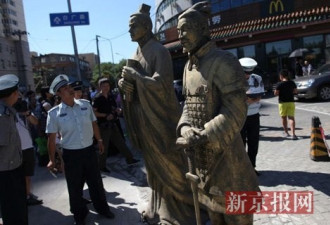北京街头实拍：城管与“秦始皇”之战