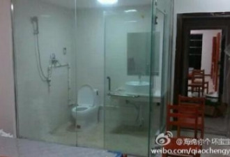 武汉一大学现透明浴室 学生：有些羞涩