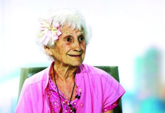 百岁女妇一日行30公里 为抗癌筹款7年