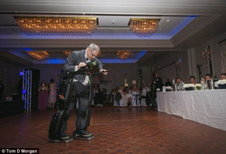 瘫痪父亲为站立参加女儿婚礼变钢铁侠