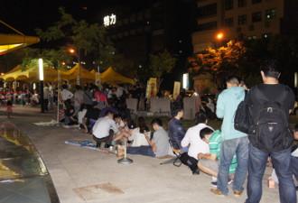 台湾iPhone 6开卖 果粉排队达34小时