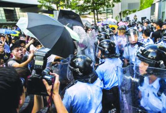 香港僵持15小时清场 29伤警拘数十人