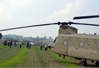 美军直升机遇大雾迫降波兰村民围观